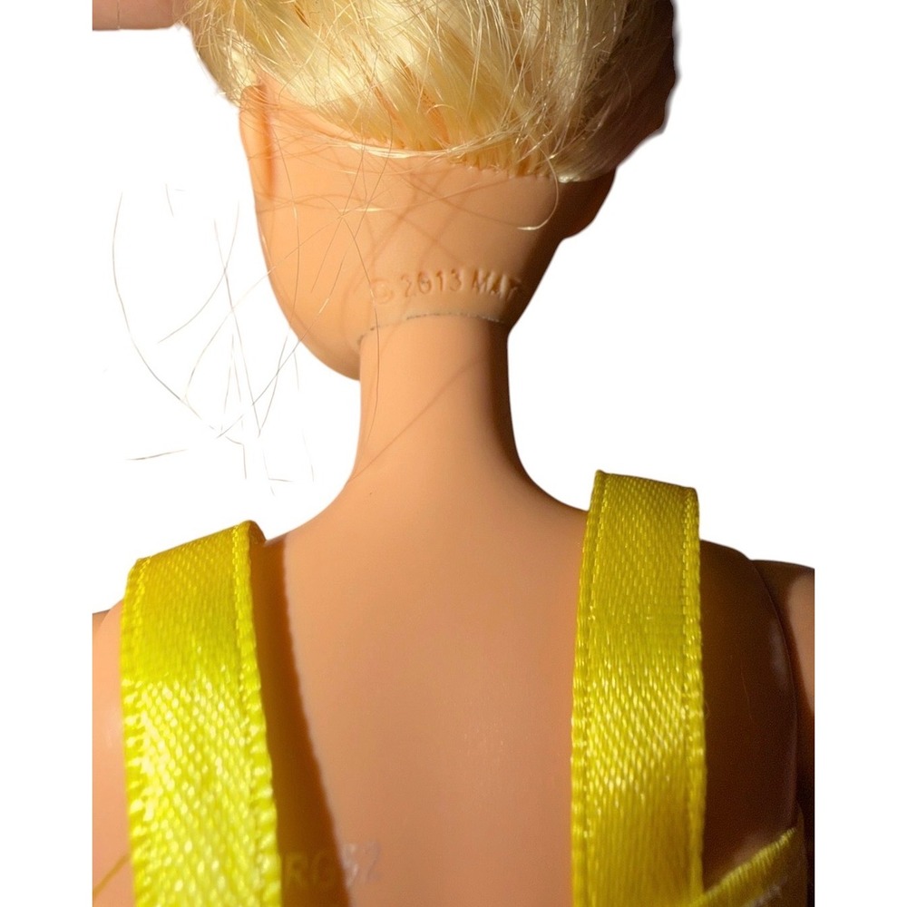 Two Mattel Barbie 2013 Blonde Blue Eyes Made To Move Articulated Dolls Dressed - Picture 6 of 8